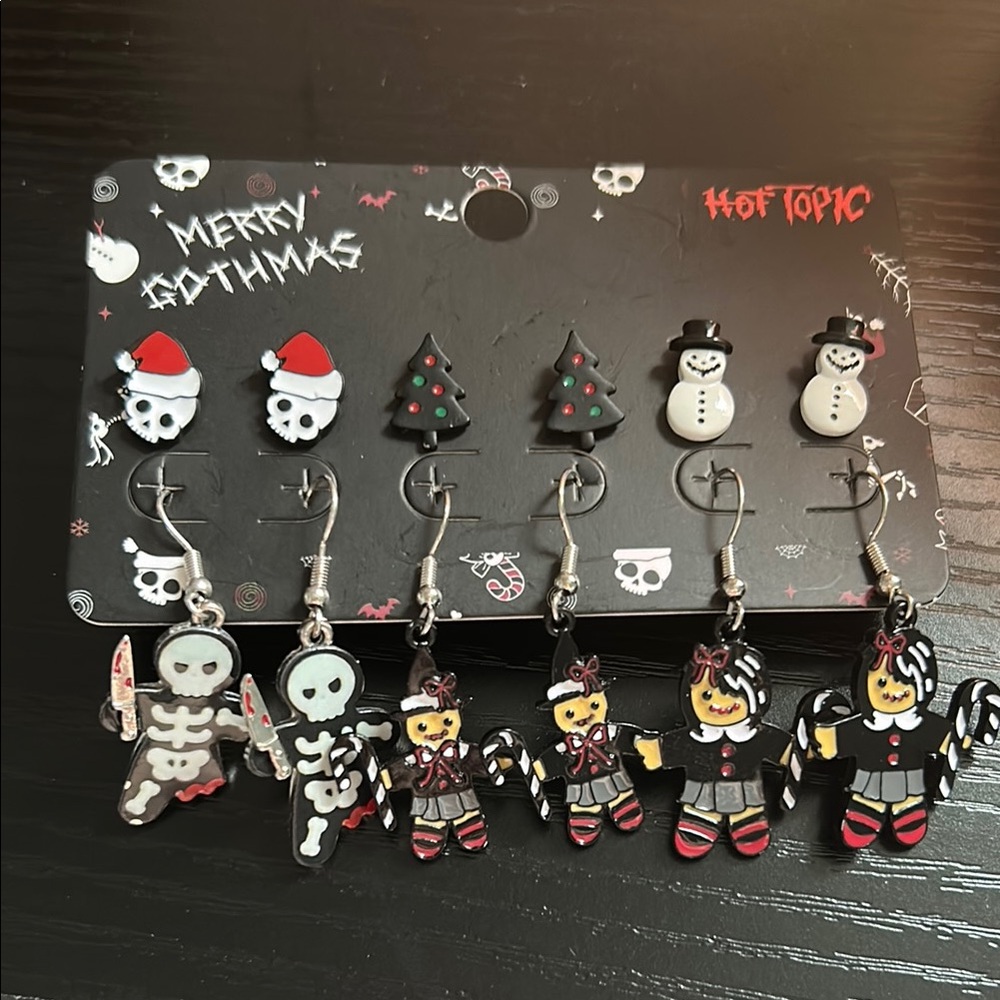 Hot Topic Merry Gothmas Earrings Set